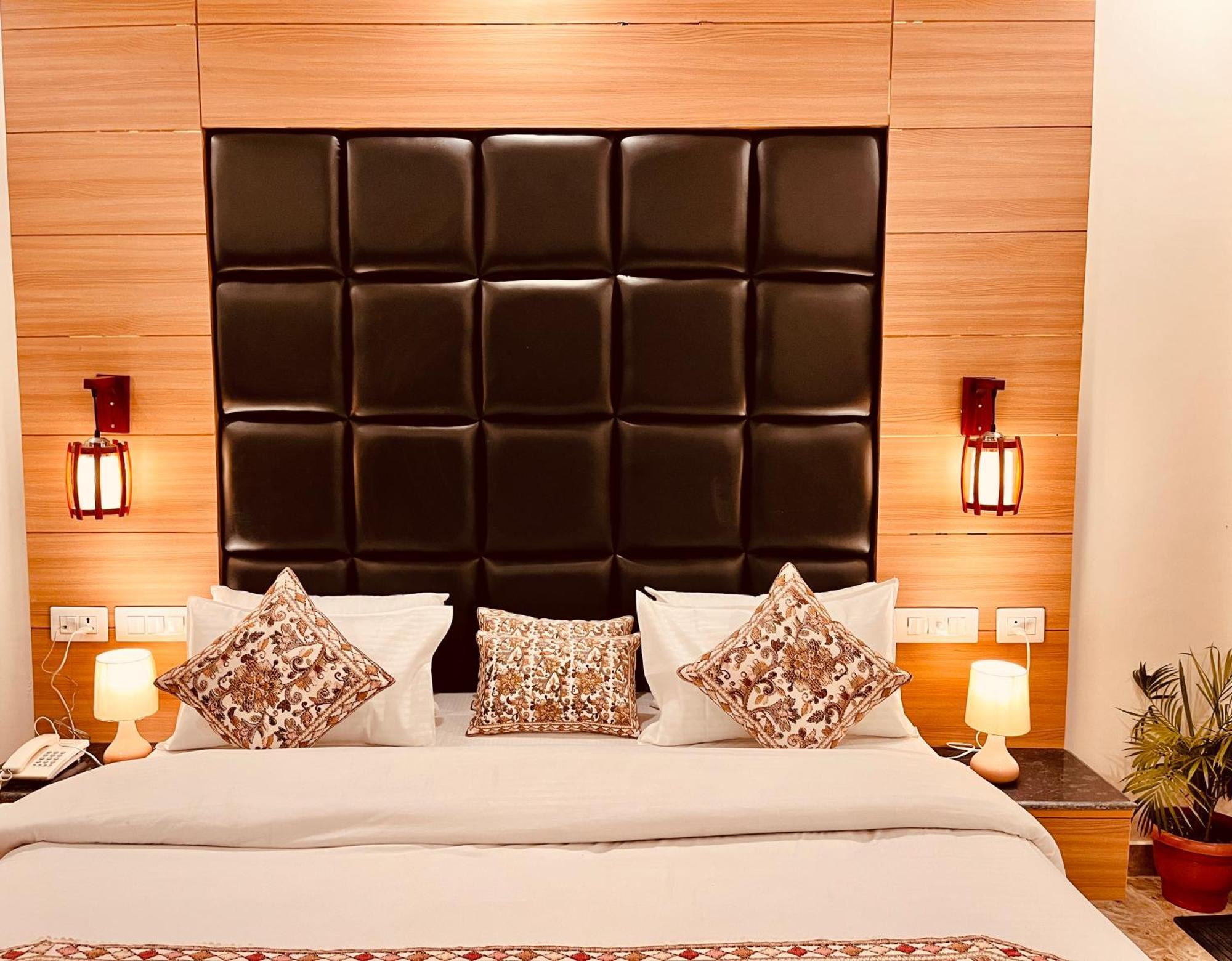 Hotel Hill View, Mussoorie - Near Jw Marriott Mussoorie, M 77377-32479 エクステリア 写真